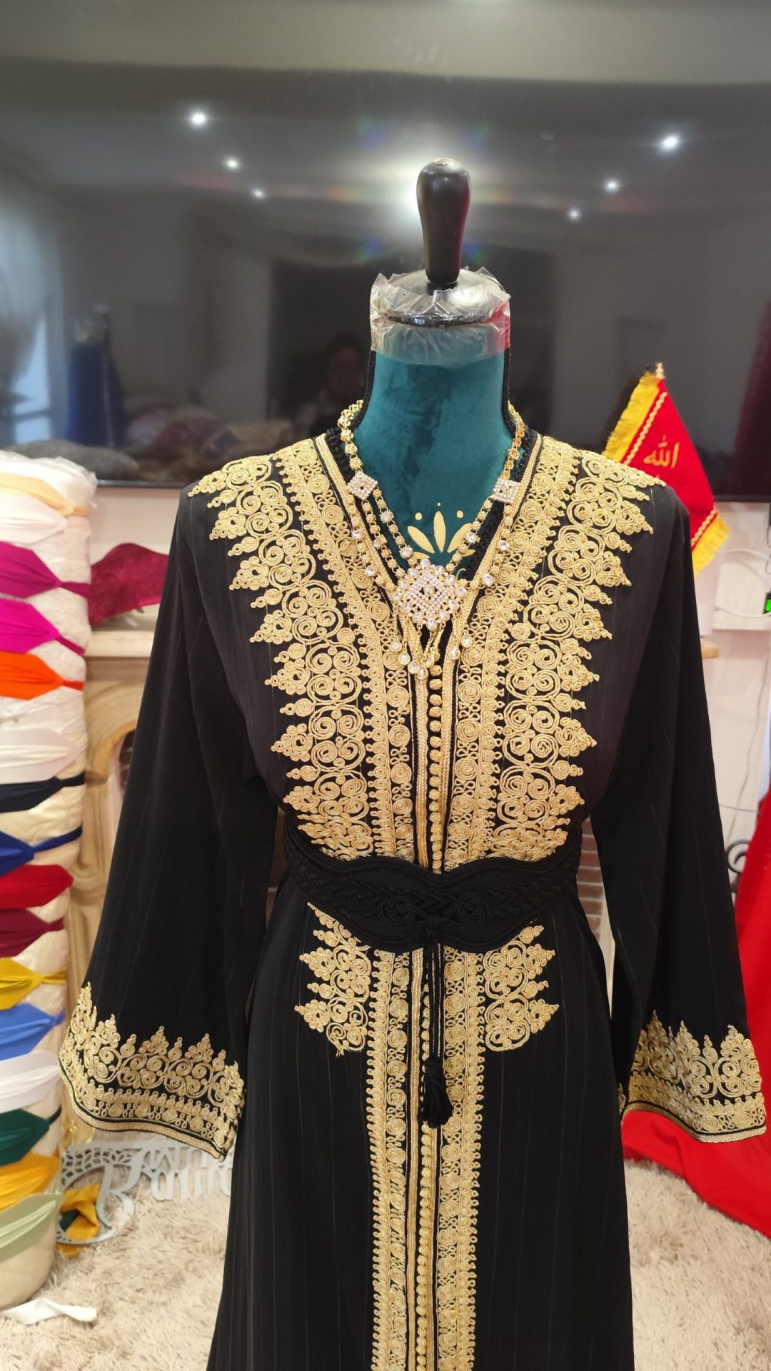 caftan marocain modèle d exposition – Image 3